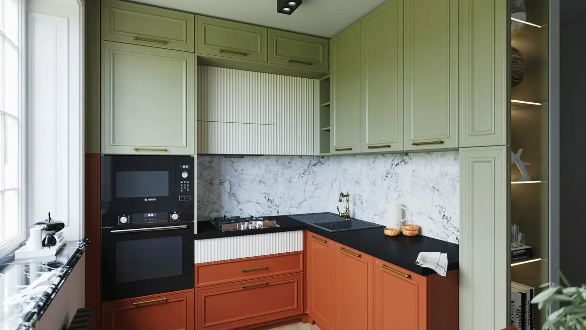 Keuken met olijfgroene bovenkasten, terracotta onderkasten, een marmeren achterwand en een zwart werkblad