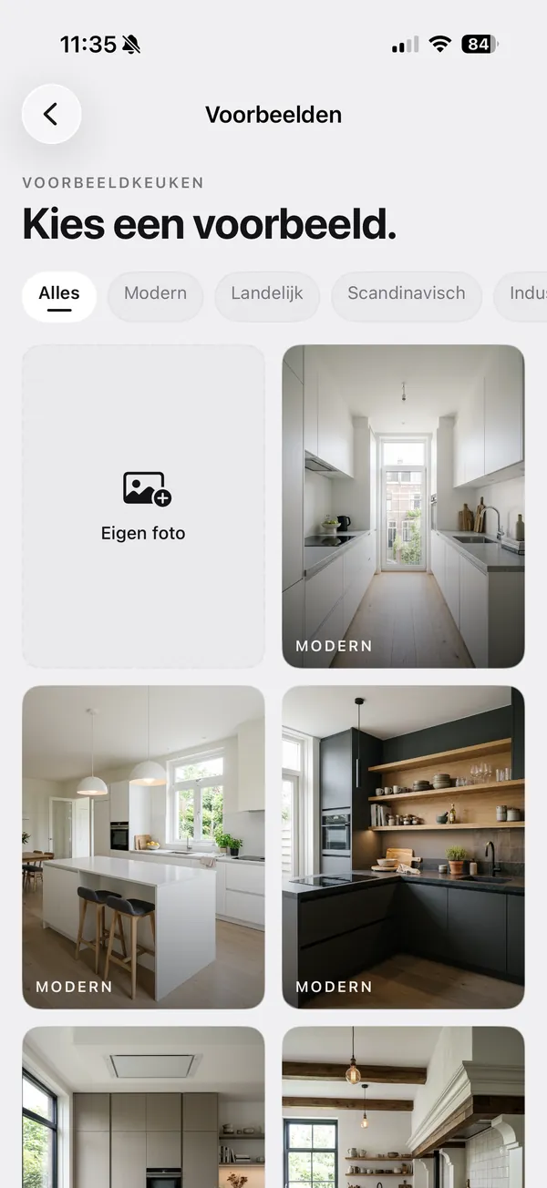 Schermafbeelding van de app: het scherm Voorbeelden met de kop Kies een voorbeeld, filterchips Alles, Modern, Landelijk, Scandinavisch en Industrieel, en een raster met voorbeeldkeukens waarvan de eerste tegel Eigen foto heet