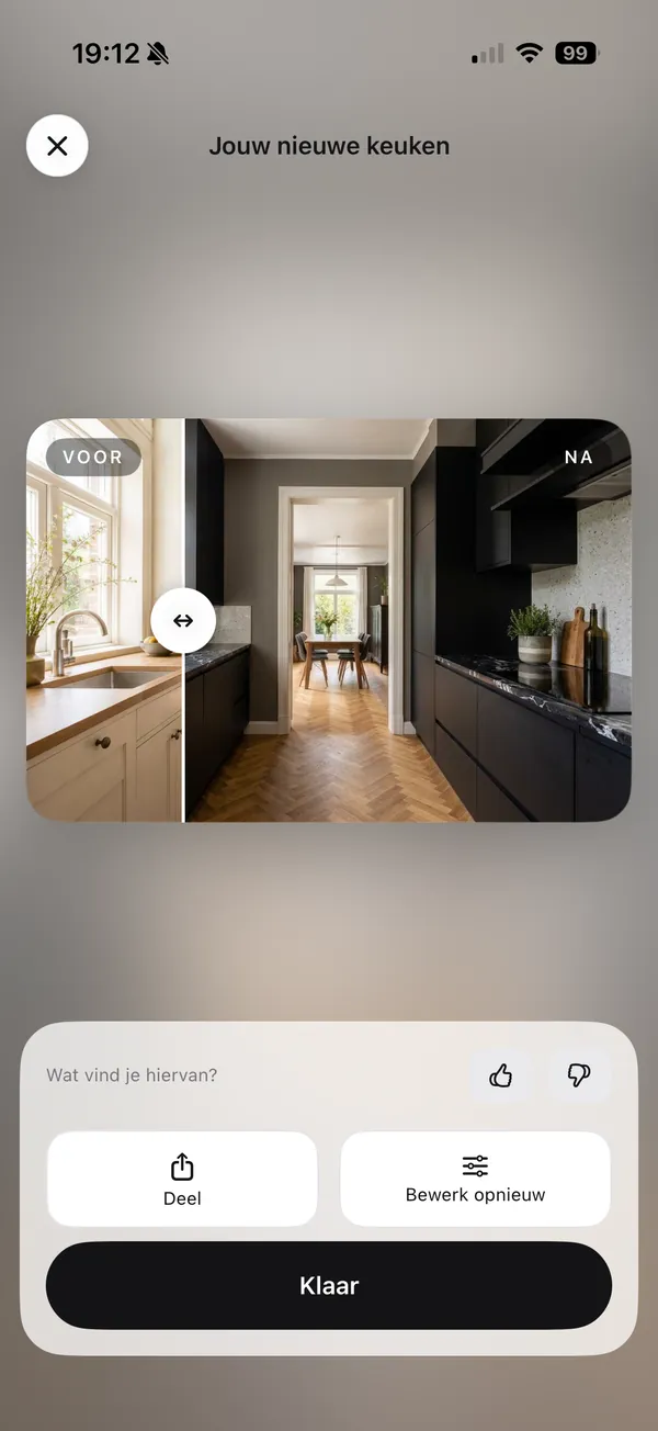 Schermafbeelding van de app: het scherm Jouw nieuwe keuken met een voor-en-na-schuif over een donkere keuken en de knoppen Deel, Bewerk opnieuw en Klaar